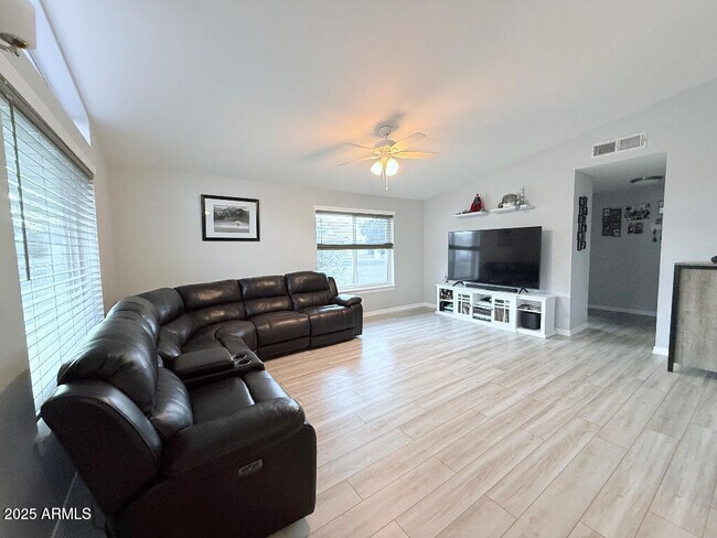 Foto del edificio - 2861 St Andrews Dr