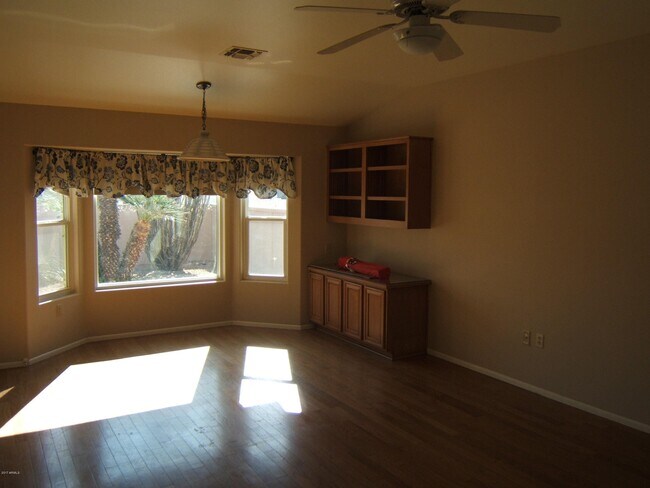 Foto del edificio - 15015 W Heritage Dr