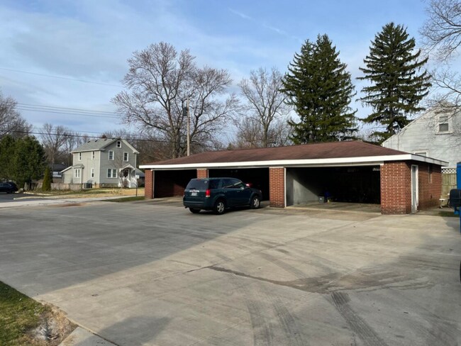 Foto del edificio - 336 N Main St