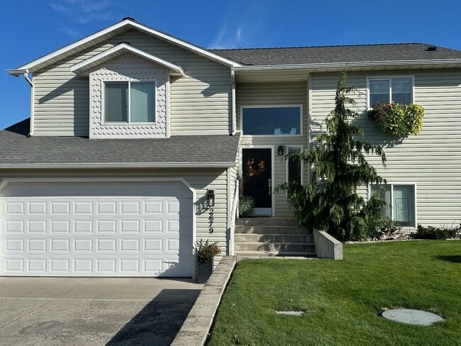 Building Photo - Well Maintained Family Home in Clarkston Heights