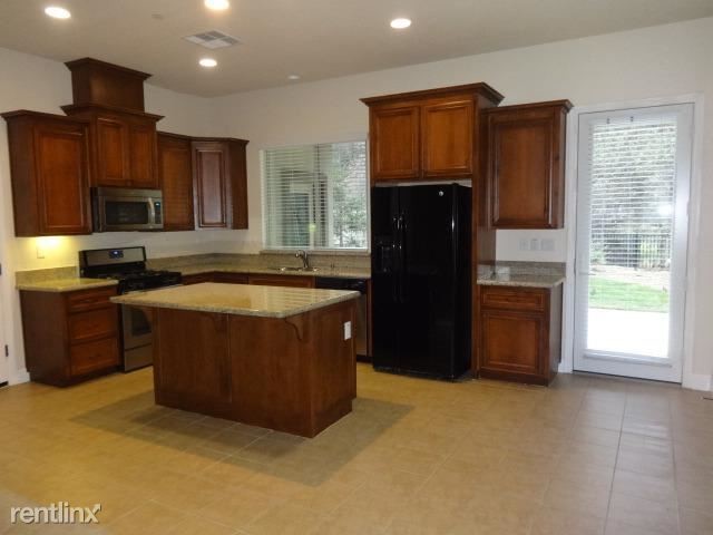 Building Photo - 3 br, 3 bath Townhome - 7234 Orchard Cir