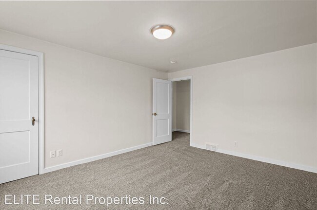 Building Photo - 3 br, 1.5 bath House - 7655 Woodcrest Ave.