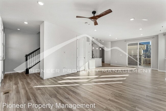 Building Photo - 2 br, 2.5 bath House - 17692 Olive St.