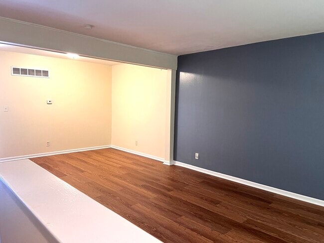Building Photo - 124 Somerset Ln