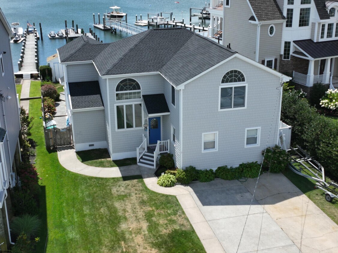 Primary Photo - 540 W Shore Dr