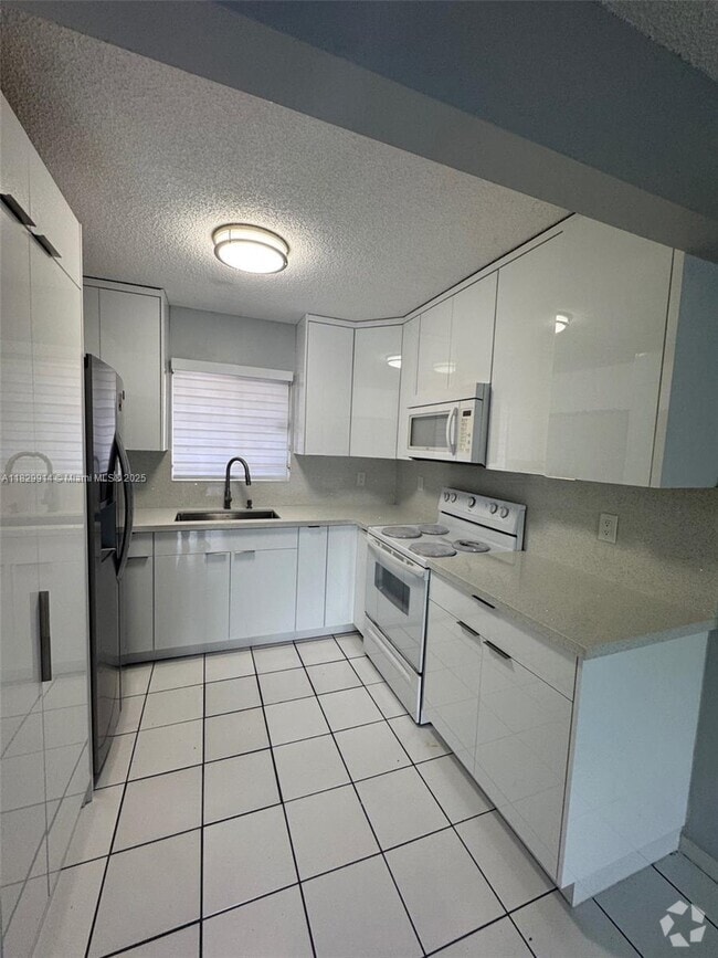 Building Photo - 7965 W 30th Ct