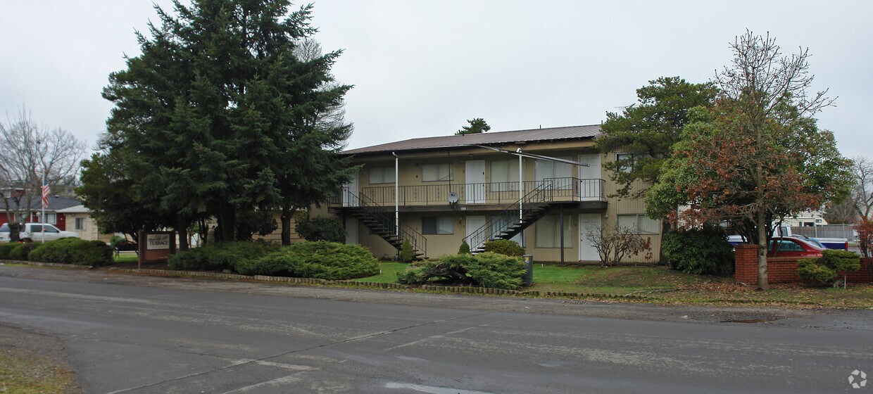 Pineview Terrace Apartments in Salem, OR