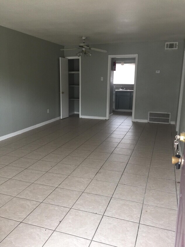 1706 Pasadena Blvd Unit 52, Pasadena, TX 77502 Room for Rent in