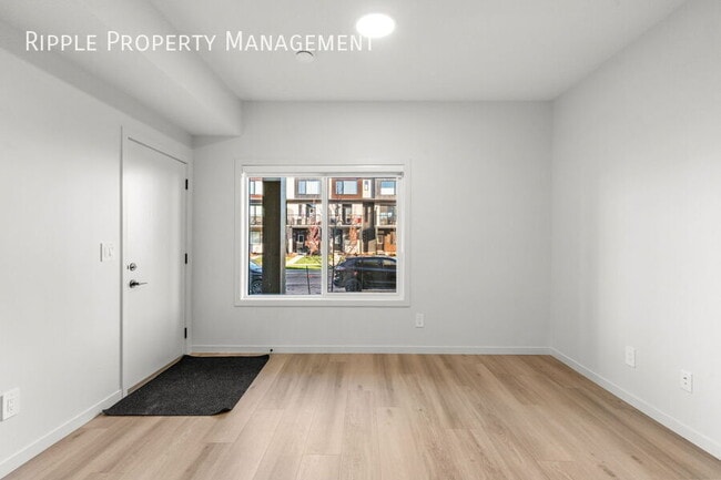 Building Photo - AMAZING 1 BED/ 1 BATH LOWER UNIT