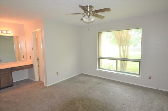 Foto del edificio - 24006 Merry Oaks Dr