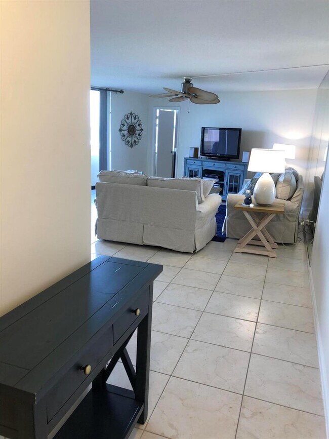 Building Photo - 2800 N Ocean Dr