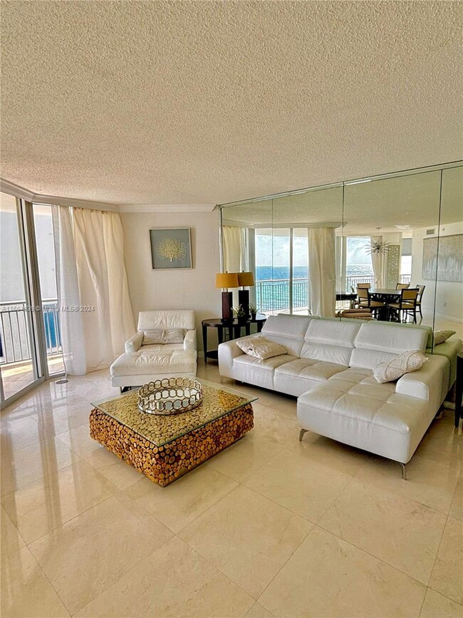 Foto del edificio - 17375 Collins Ave