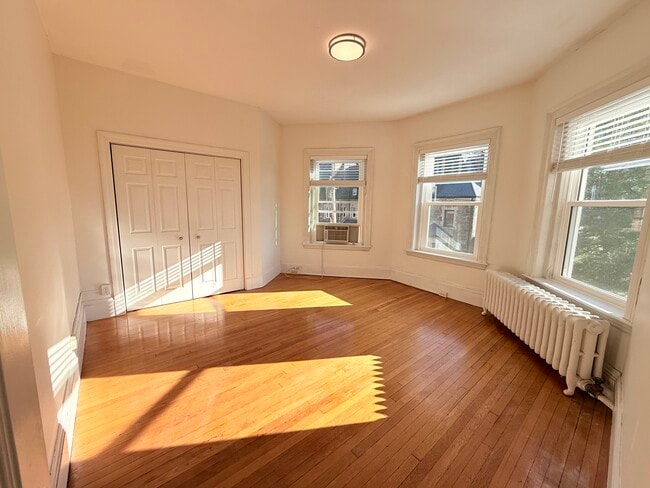 Building Photo - 369 Tappan St