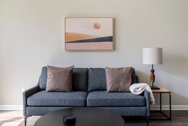 Building Photo - 5684 Bay St