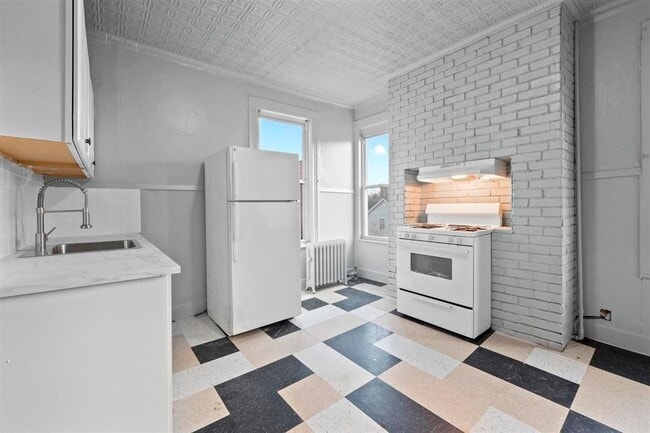 Building Photo - 147 Danforth Ave