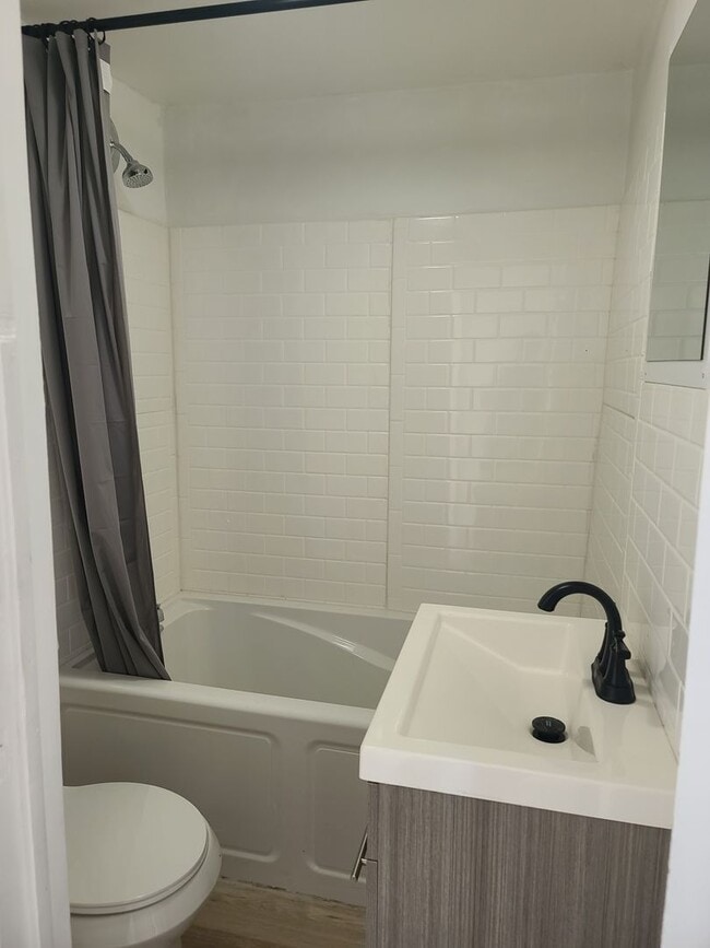 Building Photo - 210 W Union St