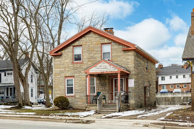 Foto principal - 802 S Main St