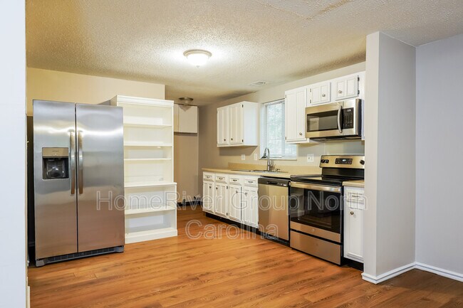 Building Photo - 2700 Studley Rd