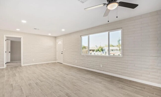 Foto del edificio - 326 E Linden St