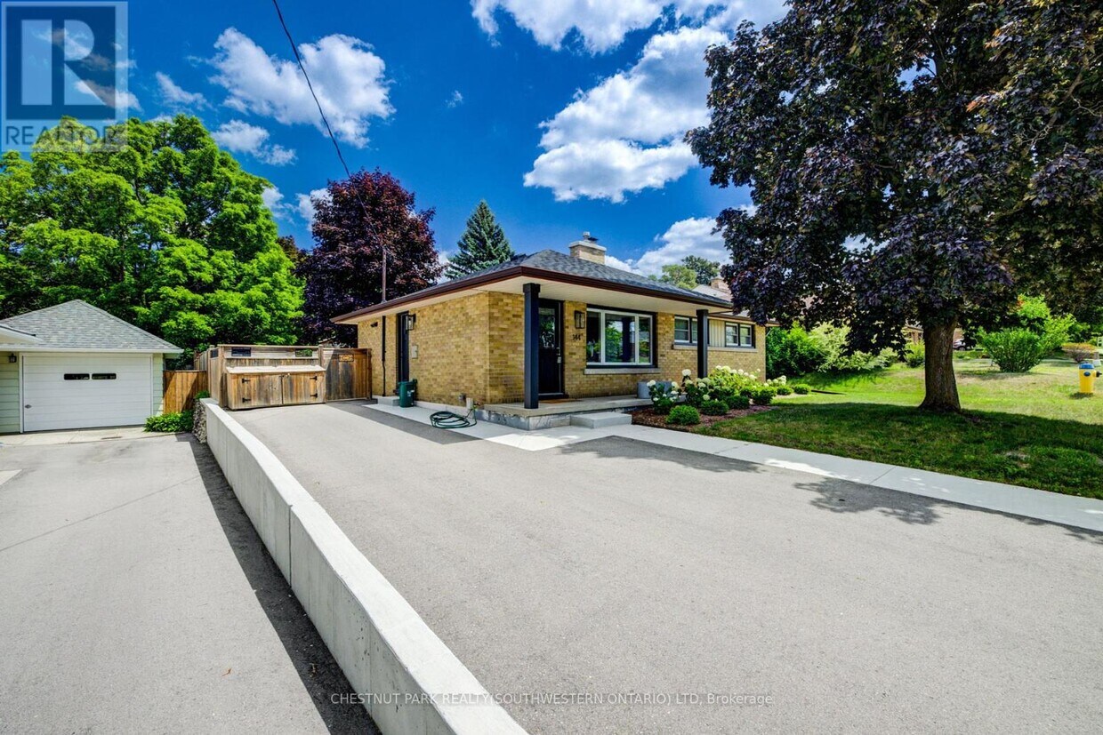 Photo principale - 144 Ellis Crescent S