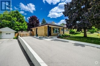 Building Photo - 144 Ellis Crescent S