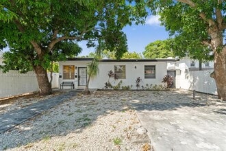 Building Photo - 2453 SW 17th St