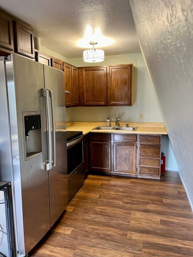 Building Photo - Pine Grove Guest House for rent