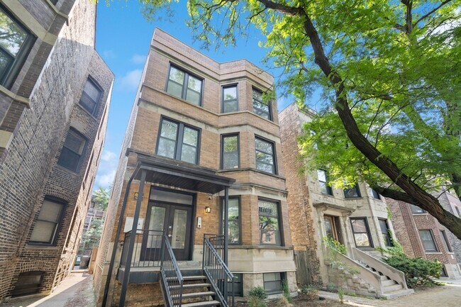 Building Photo - 3711 N Racine Ave
