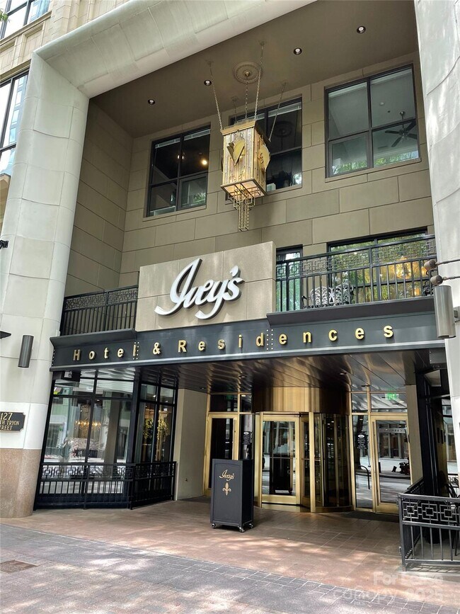 Foto del edificio - 127 N Tryon St