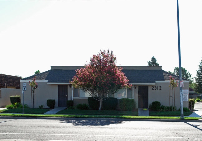 Building Photo - Oak Knoll Apartments