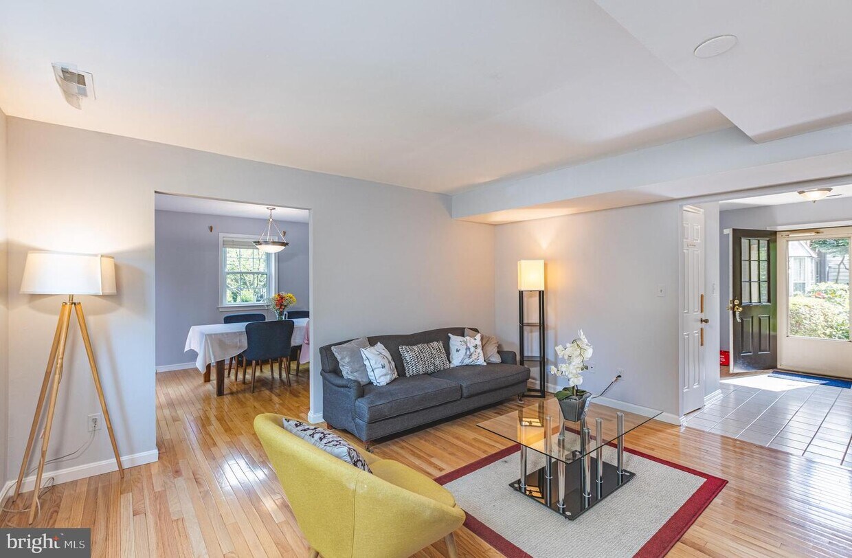 Foto principal - 4820 Bradley Blvd