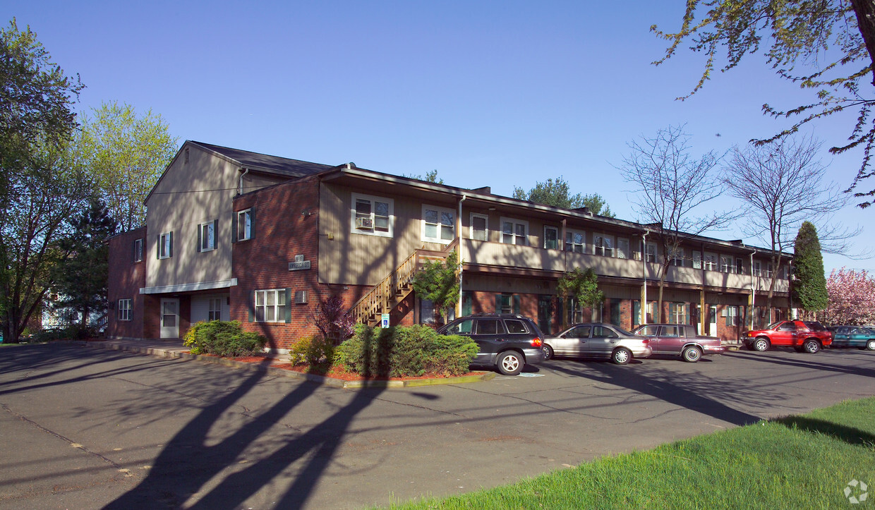 Primary Photo - Maplewood Apartments