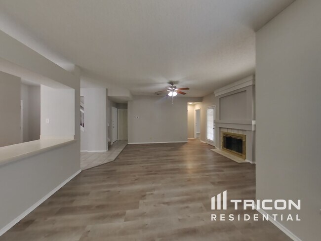 Foto del edificio - 7439 Longing Trail