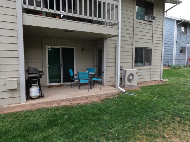 outdoor patio space - 3500 Rolling Green Dr