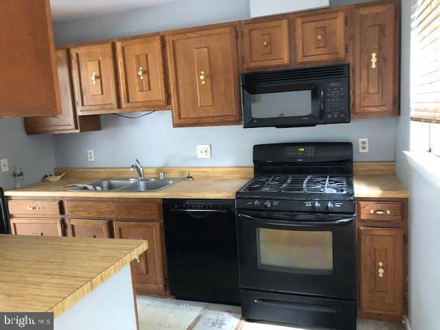 Building Photo - 14358 Springbrook Ct
