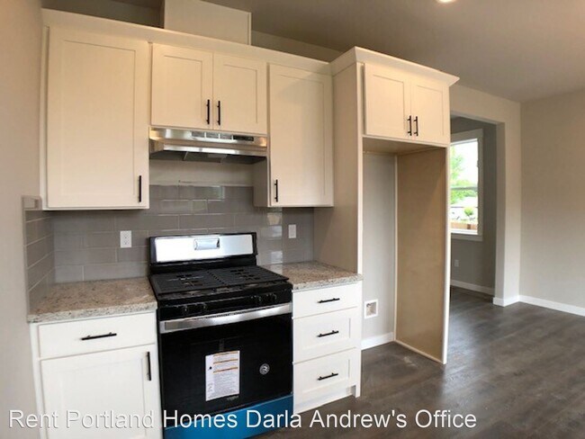 Building Photo - 4 br, 2.5 bath House - 13861 SE Mitchell S...