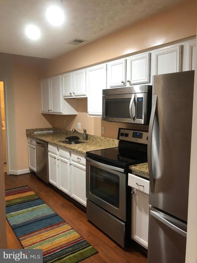 Building Photo - 617 Admiral Dr