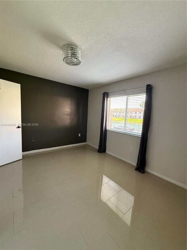 Foto del edificio - 1271 SE 28th Ct