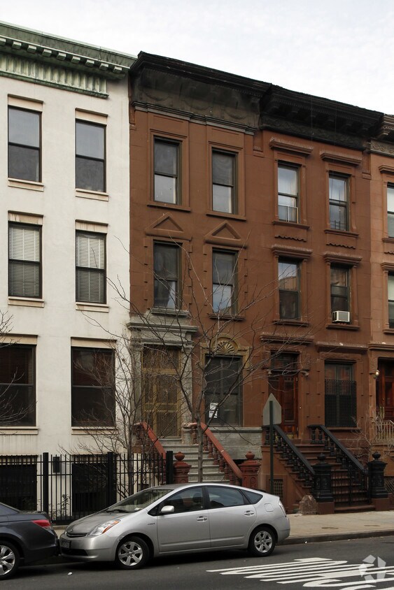 Building Photo - 501 Manhattan Ave