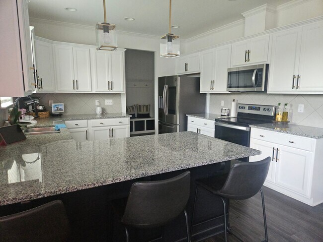 Foto del edificio - Beautiful 4br 2.5ba Home in Fuquay Varina! Avail August 14!