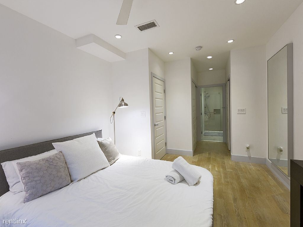 Foto del edificio - 2 br, 2 bath Apartment - 1900 Hennessy Pl