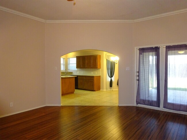 Foto del edificio - 3303 Woodrow Dr