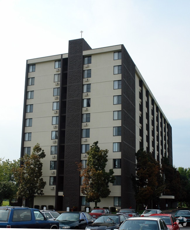 Colona House Apartments in East Moline, IL