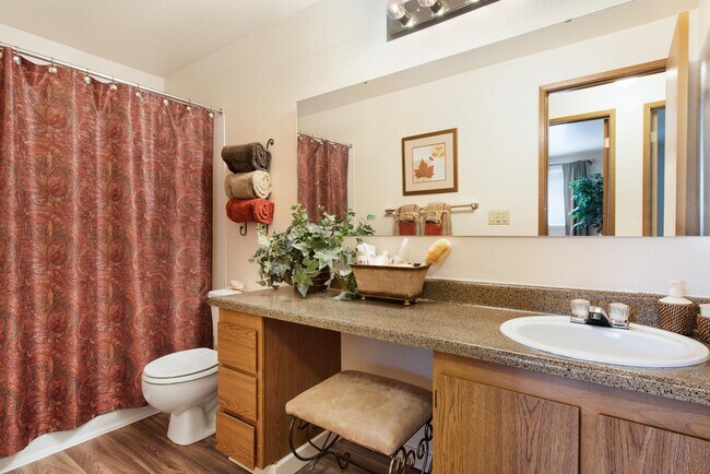 ¡Baño completo - Mariners Glen Apartment Homes