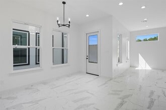 Building Photo - 2929 El Fenice Ln