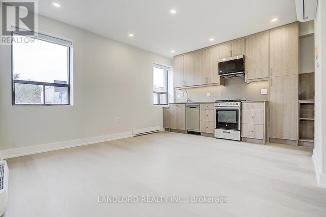 Building Photo - 240 Durie St