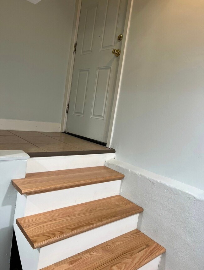 Building Photo - 2724 N Marmora Ave