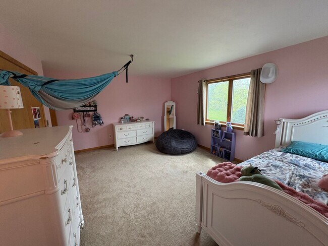 Foto del edificio - Large 4BR/2.5 BA Home w/ large yard & Central AC