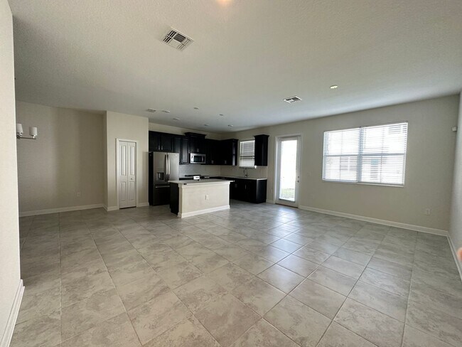 Photo - 4 Bed 3.5 Bath Townhouse In Storey Lake