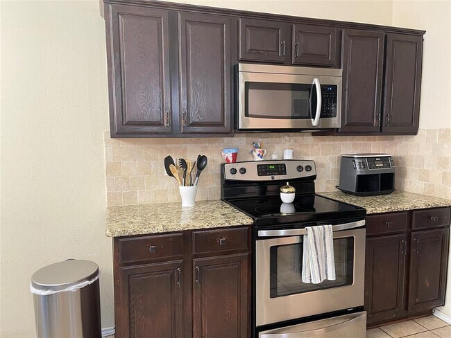 Foto del edificio - 1519 Silverleaf Dr